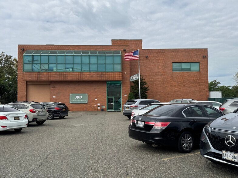 20-48 119th St, College Point, NY à vendre - Photo principale – Image 1 sur 2