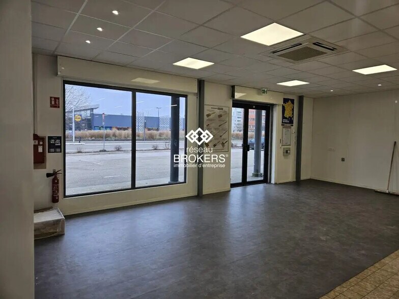 2 Boulevard John Kennedy, Bourg-en-Bresse à louer - Photo de l’immeuble – Image 2 sur 7