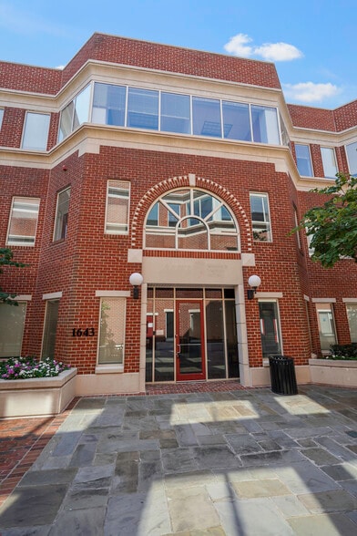 1631-1663 Prince St, Alexandria, VA à louer - Photo de l’immeuble – Image 2 sur 14