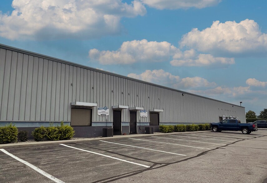10645 Deme Dr, Indianapolis, IN à louer - Photo de l’immeuble – Image 2 sur 2