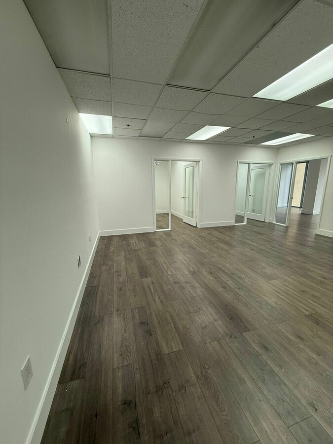 150 SE 2nd Ave, Miami, FL 33131 - Lot 702 -  - Photo intérieure - Image 2 of 8