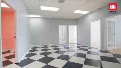 20501 Ventura Blvd, Woodland Hills, CA à louer Photo intérieure– Image 1 sur 22