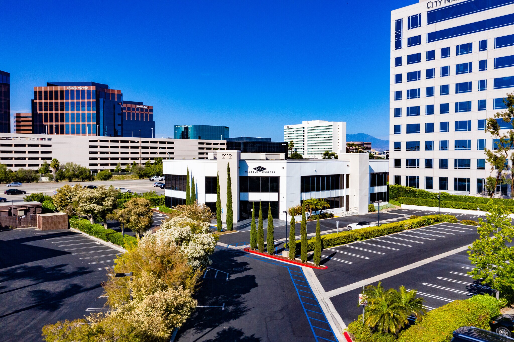 2112 Business Center Dr, Irvine, CA à vendre Photo principale– Image 1 sur 8