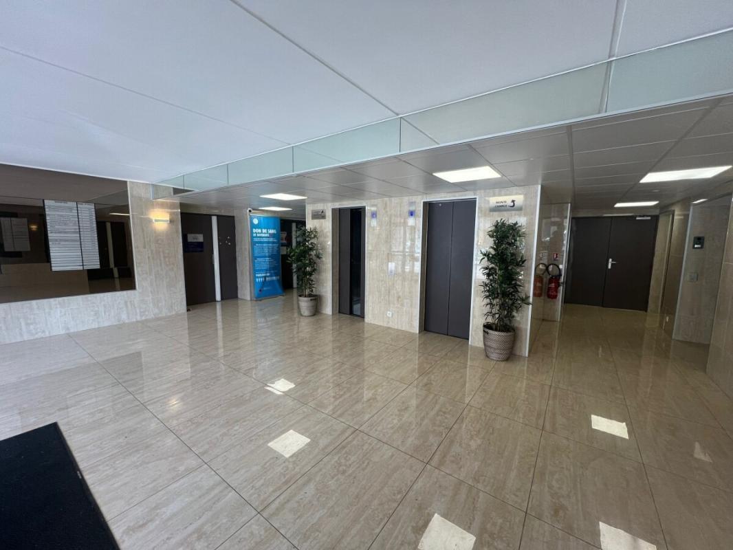 1 Voie Felix Eboue, Créteil à vendre Hall d’entrée– Image 1 sur 11