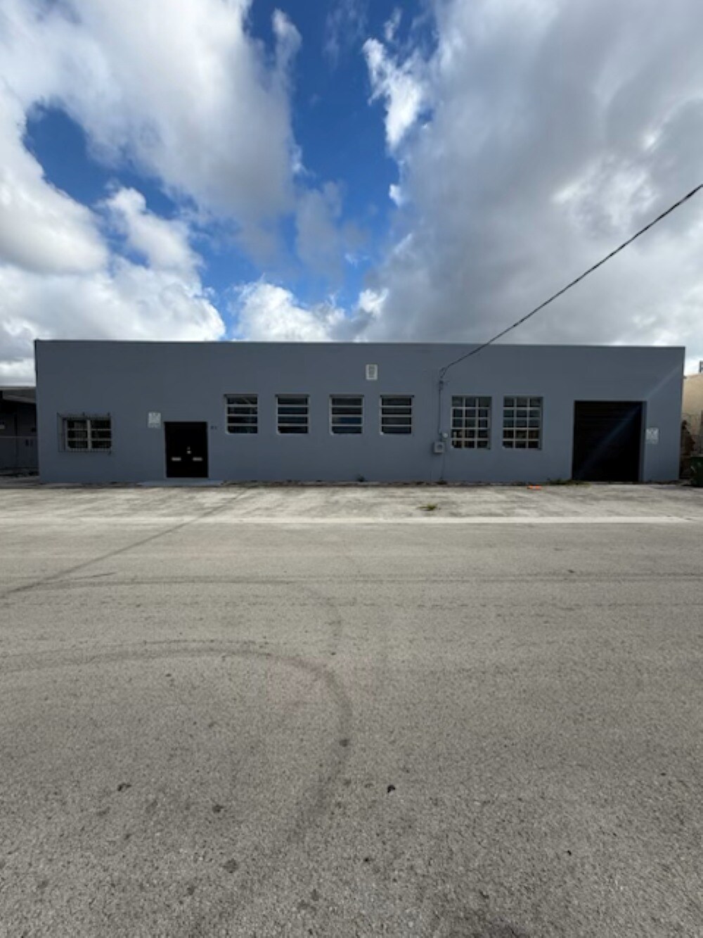 211 W 22nd St, Hialeah, FL à louer Photo de l’immeuble– Image 1 sur 3