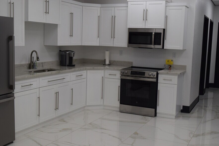 6306 County 122 Rd, Midland, TX à louer - Photo intérieure – Image 2 sur 24