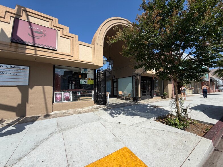 265 S Robertson Blvd, Beverly Hills, CA à louer - Photo de l’immeuble – Image 2 sur 24