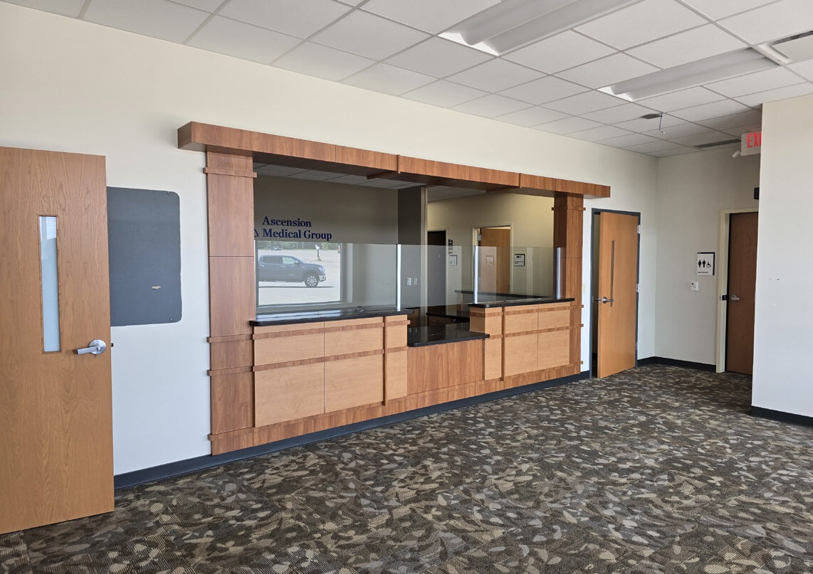 3416-3438 E Main St, Merrill, WI à louer Hall d’entrée– Image 1 sur 13