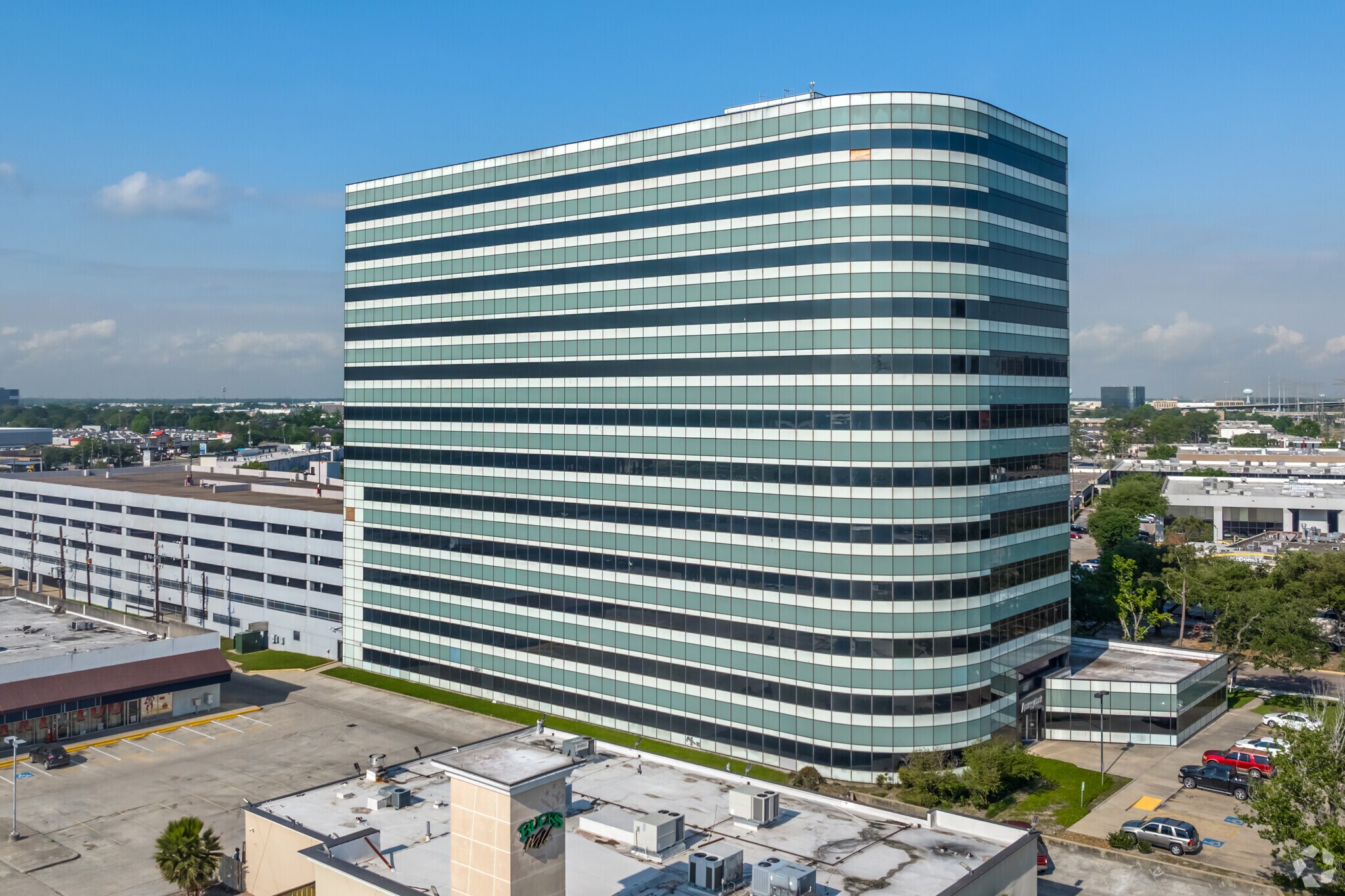 400 N Sam Houston Pky E, Houston, TX à louer Photo de l’immeuble– Image 1 sur 5