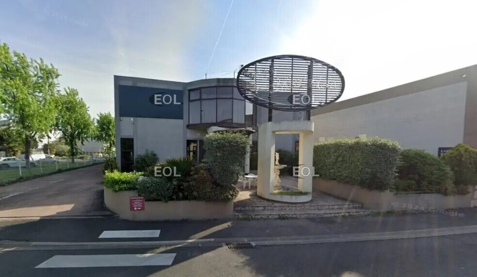 Local d’activités dans Champigny-sur-Marne à louer - Photo de l’immeuble – Image 1 sur 13
