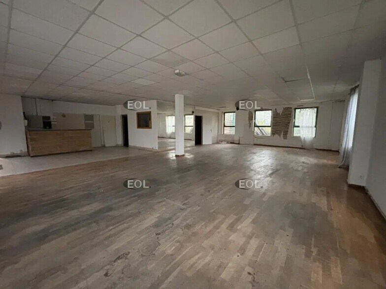 Local d’activités dans Viry-Châtillon à louer - Photo de l’immeuble – Image 3 sur 6