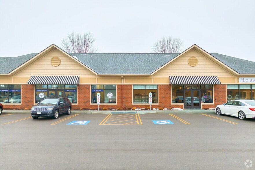 1270 Commercial Dr, Farmington, NY à vendre - Photo de l’immeuble – Image 3 sur 5