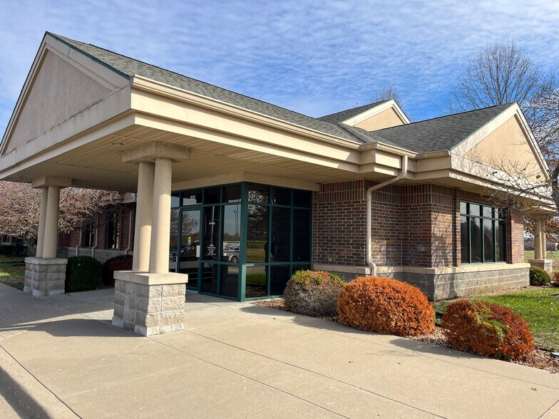 820 S Illinois Ave, Republic, MO à vendre - Photo principale – Image 3 sur 45