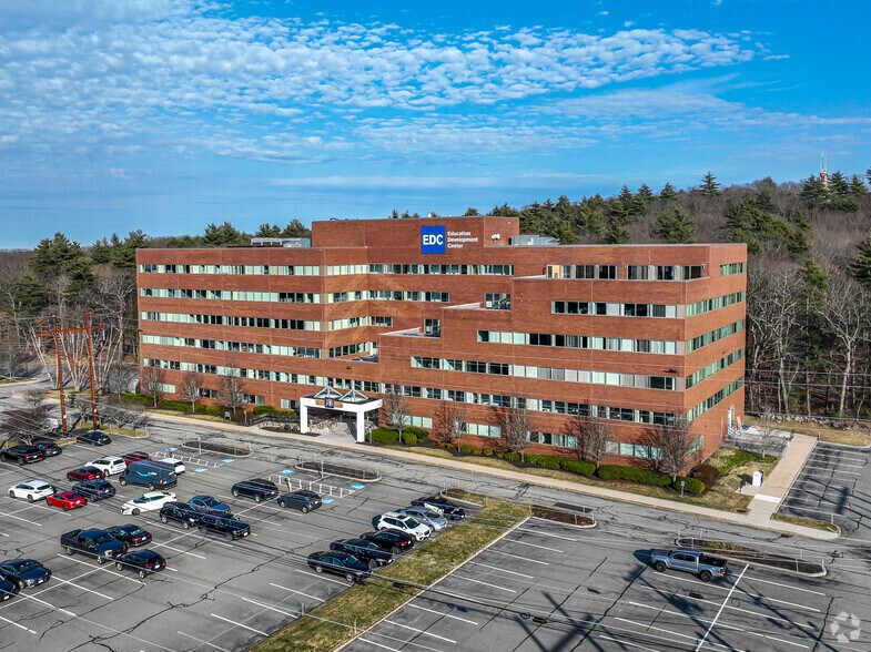 300 Fifth Ave, Waltham, MA à louer - Photo de l’immeuble – Image 3 sur 4