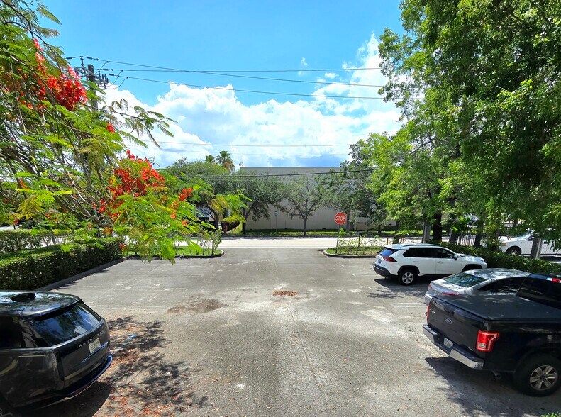 3511 NW 113th Ct, Miami, FL à louer - Photo de l’immeuble – Image 3 sur 25