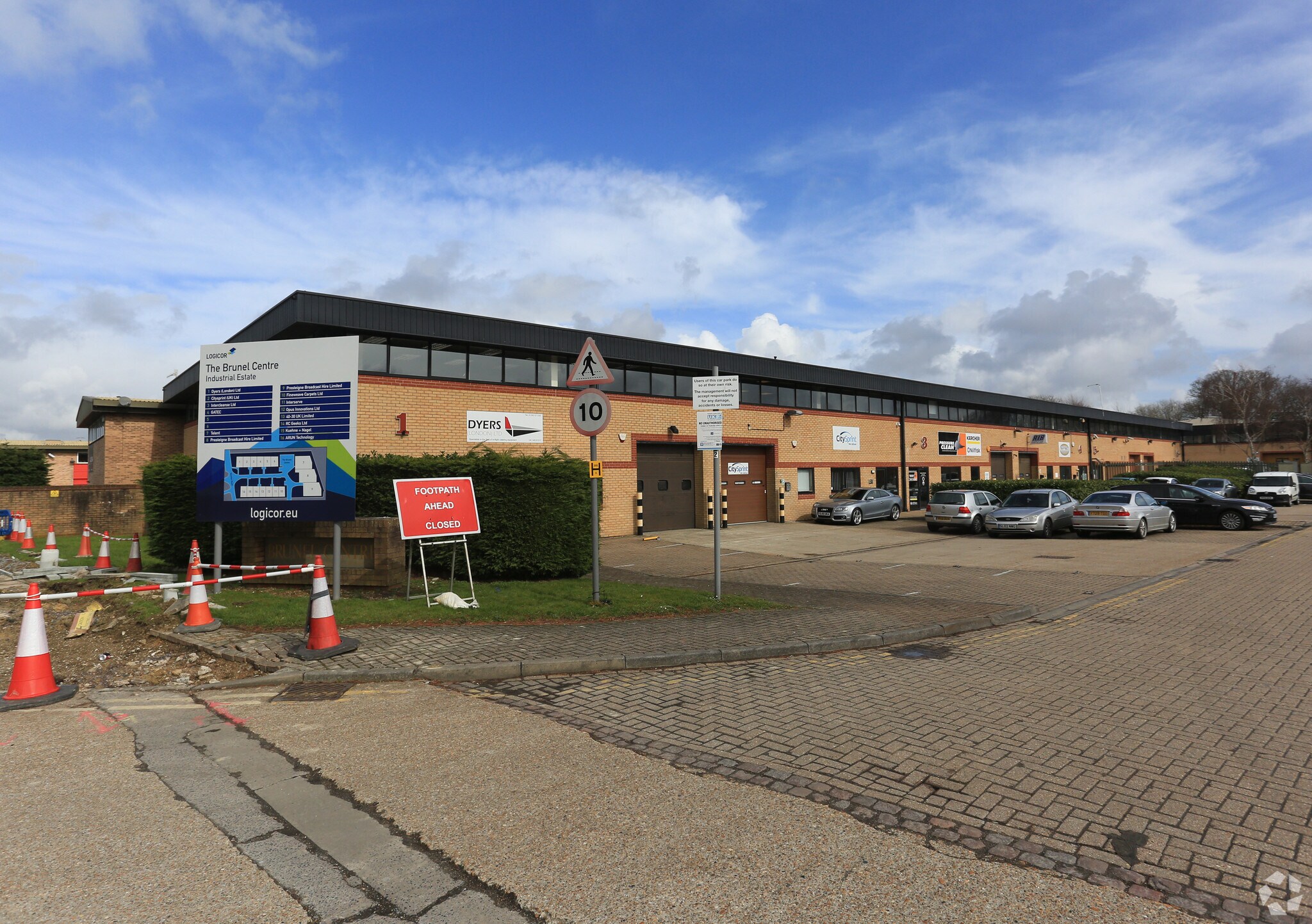 Newton Rd, Crawley à louer Photo principale– Image 1 sur 3