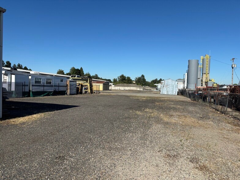 885 NW Dunbar Ave, Troutdale, OR à louer - Photo de l’immeuble – Image 3 sur 5