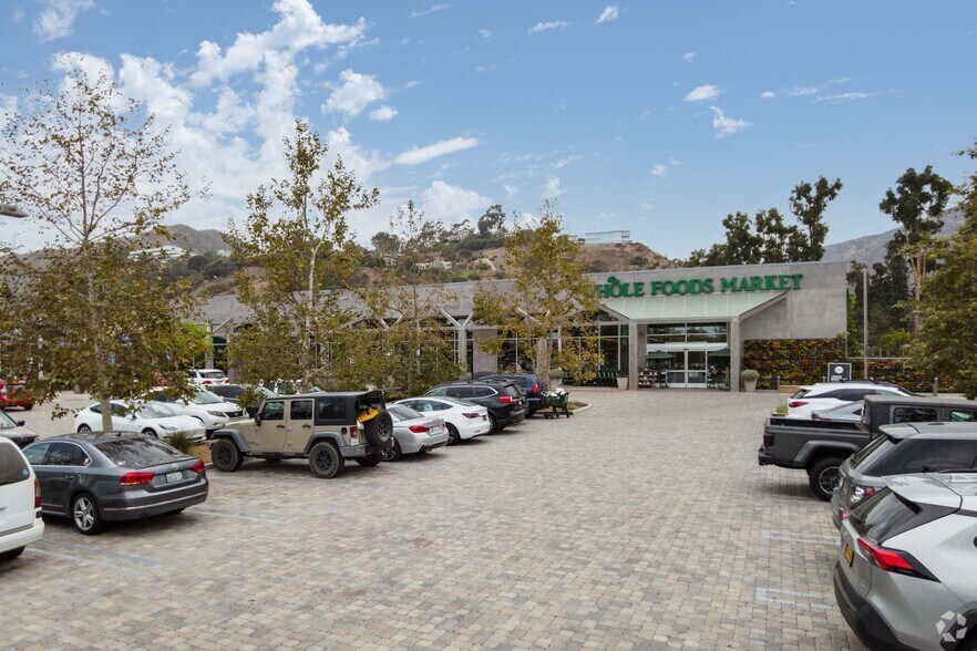 3705 Cross Creek Rd, Malibu, CA à vendre - Photo de l’immeuble – Image 3 sur 10