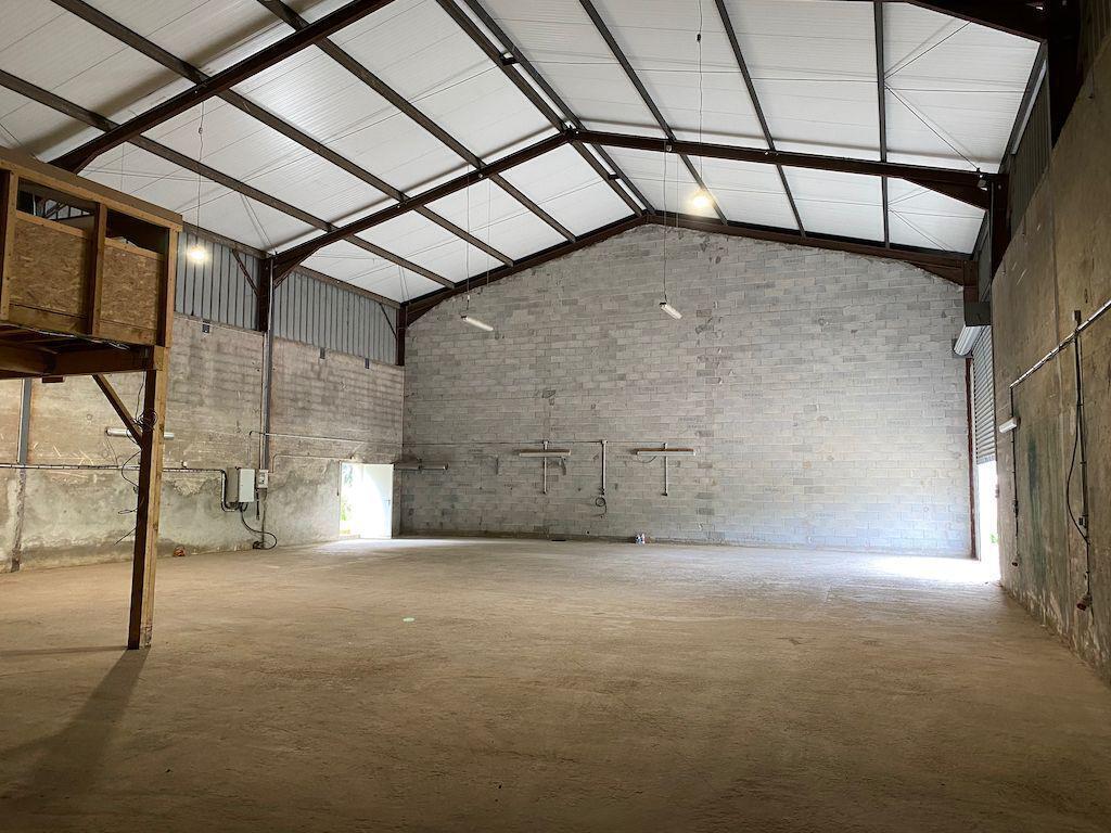 Industriel/Logistique dans Gonfaron à louer Photo intérieure– Image 1 sur 6