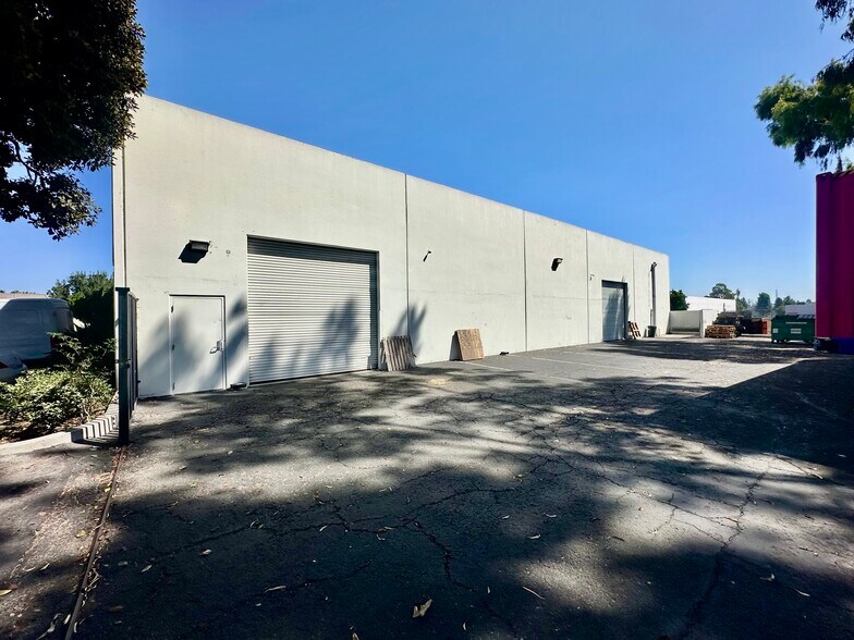 13854 Bentley Pl, Cerritos, CA à louer - Photo de l’immeuble – Image 3 sur 9