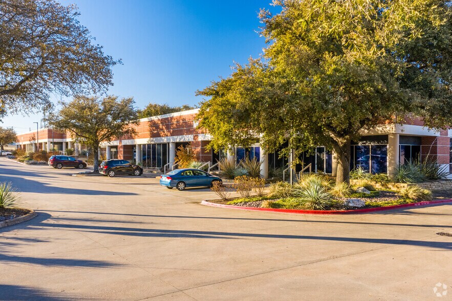 8200 Cameron Rd, Austin, TX à louer - Photo de l’immeuble – Image 2 sur 8