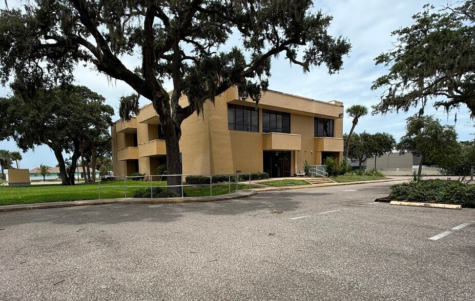 2111 S Ridgewood Ave, South Daytona, FL à vendre - Photo de l’immeuble – Image 1 sur 9
