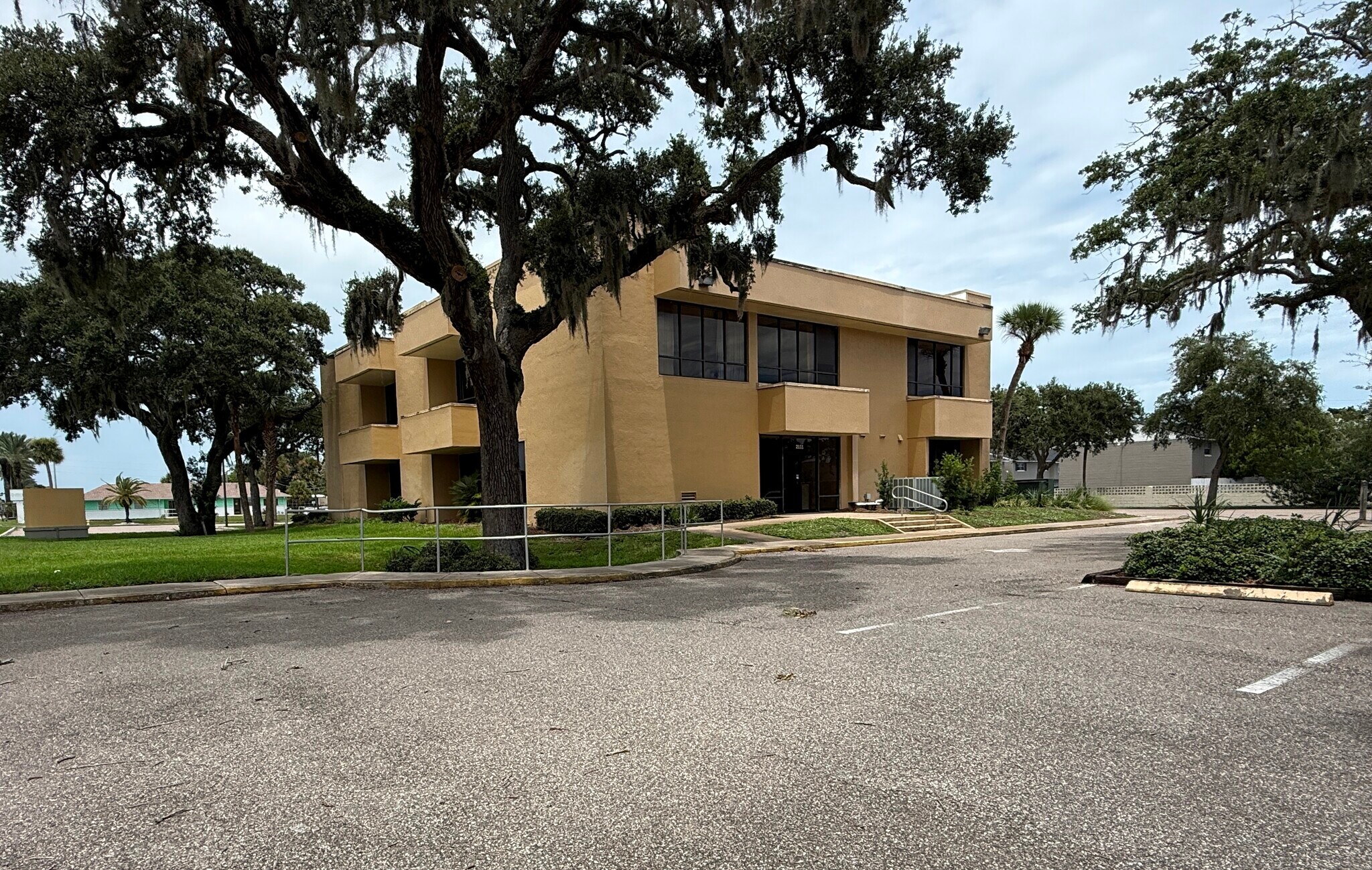2111 S Ridgewood Ave, South Daytona, FL à vendre Photo de l’immeuble– Image 1 sur 10