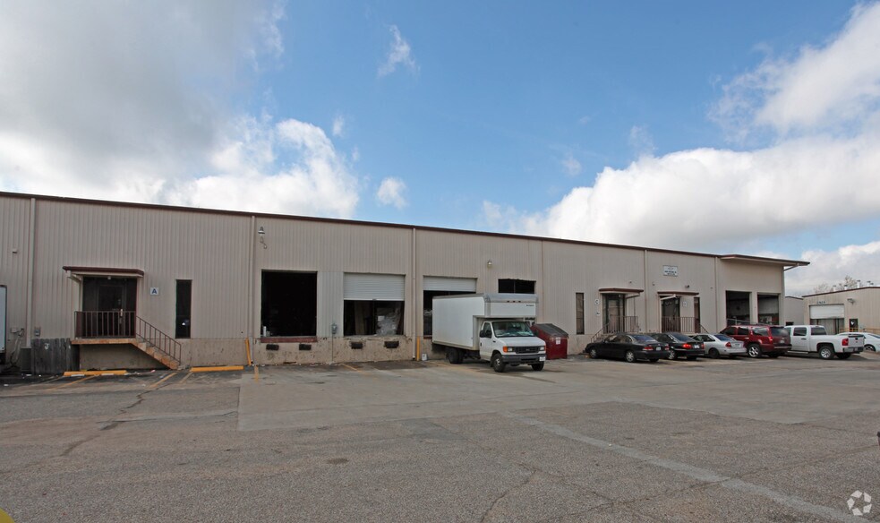 12826 Hempstead Rd, Houston, TX à louer - Photo de l’immeuble – Image 2 sur 2