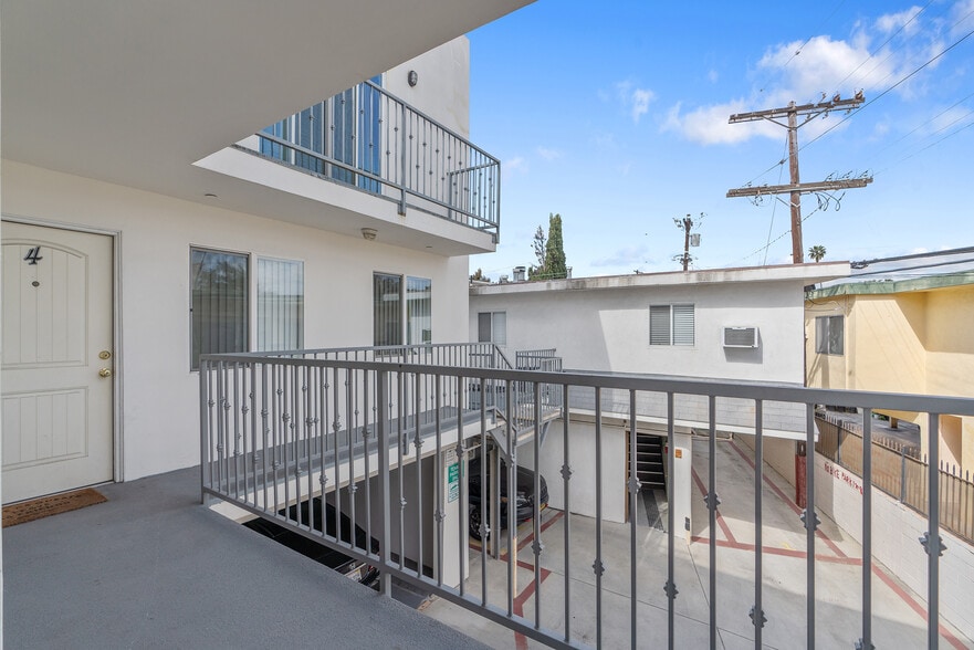 3317 Bagley Ave, Los Angeles, CA à vendre - Photo de l’immeuble – Image 3 sur 8