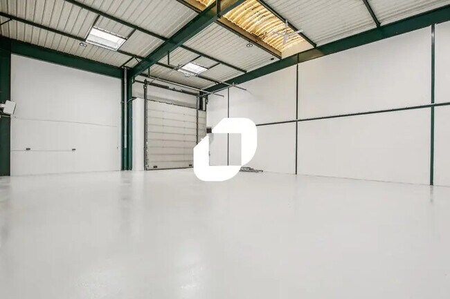 Plus de détails pour Bureau, Industriel/Logistique à louer