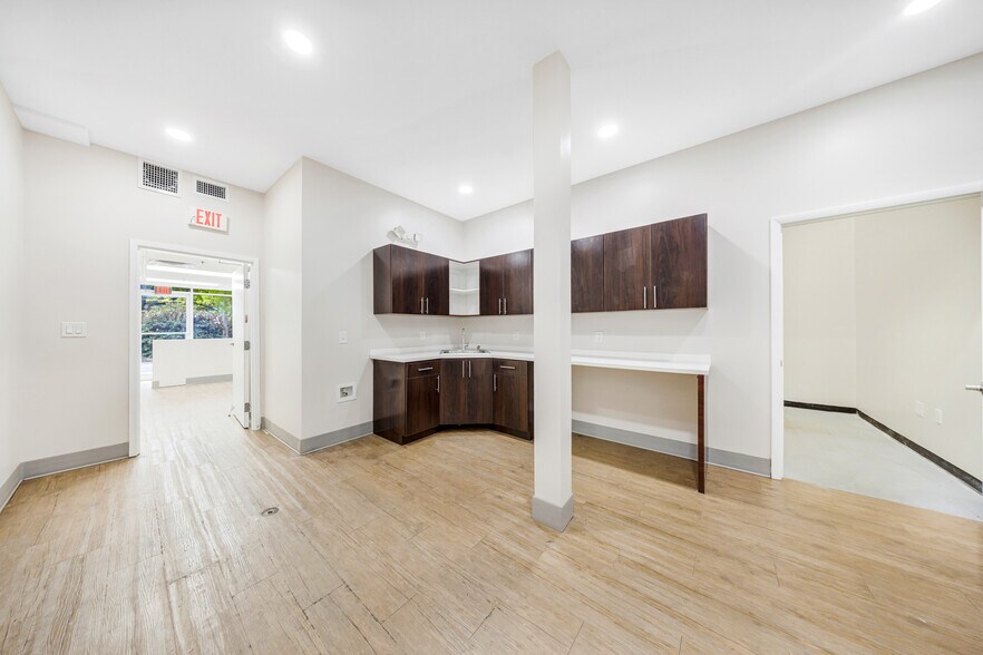11965 SW 142nd Ter, Miami, FL à louer - Photo de l’immeuble – Image 3 sur 19