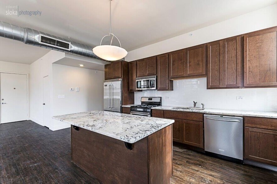 95 Grant St, Crystal Lake, IL à vendre - Photo intérieure – Image 3 sur 9
