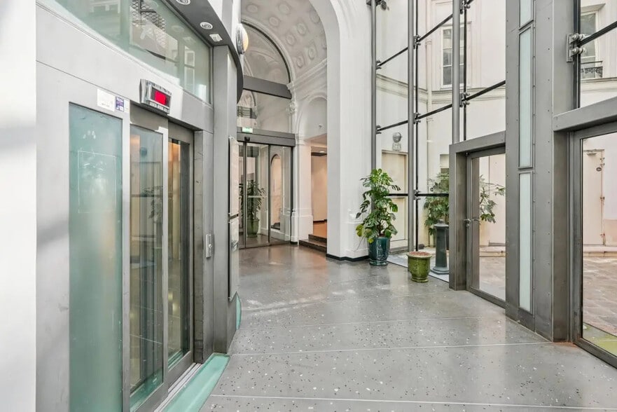 1 Boulevard De La Madeleine, Paris à louer - Photo de l’immeuble – Image 3 sur 19
