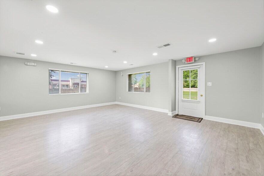 3236 Rochester Rd, Troy, MI à louer - Photo de l’immeuble – Image 2 sur 13