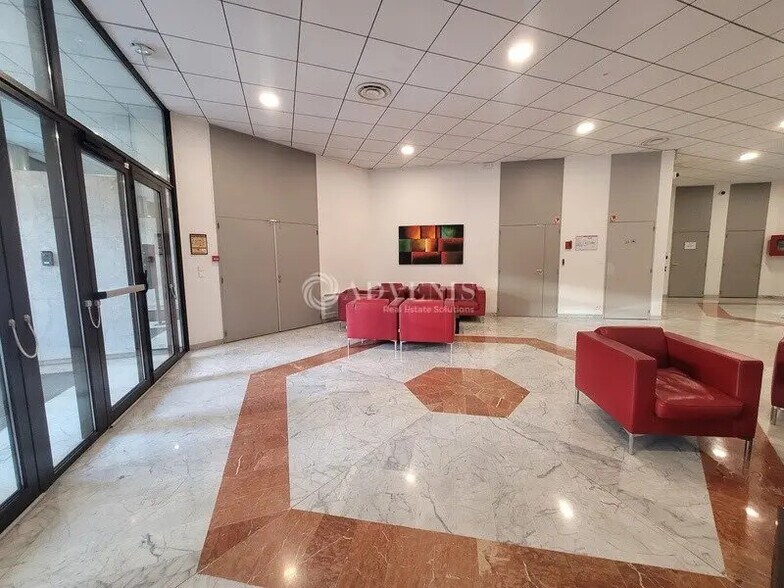 Bureau dans Argenteuil à louer - Photo de l’immeuble – Image 2 sur 8
