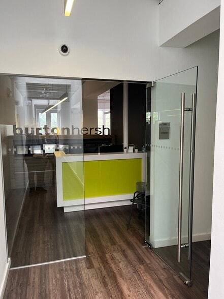 130 Miracle Mile, Coral Gables, FL à louer - Photo de l’immeuble – Image 3 sur 24