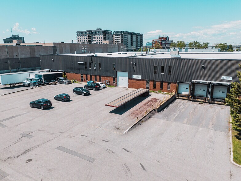 109-111 Av Manfred, Pointe-claire, QC à louer - Photo de l’immeuble – Image 3 sur 6