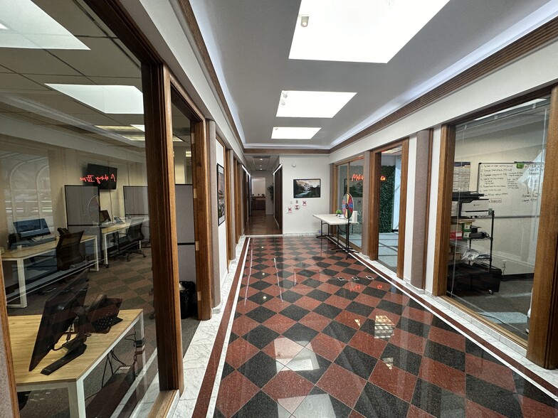 11440 Ventura Blvd, Studio City, CA à louer - Photo intérieure – Image 3 sur 13