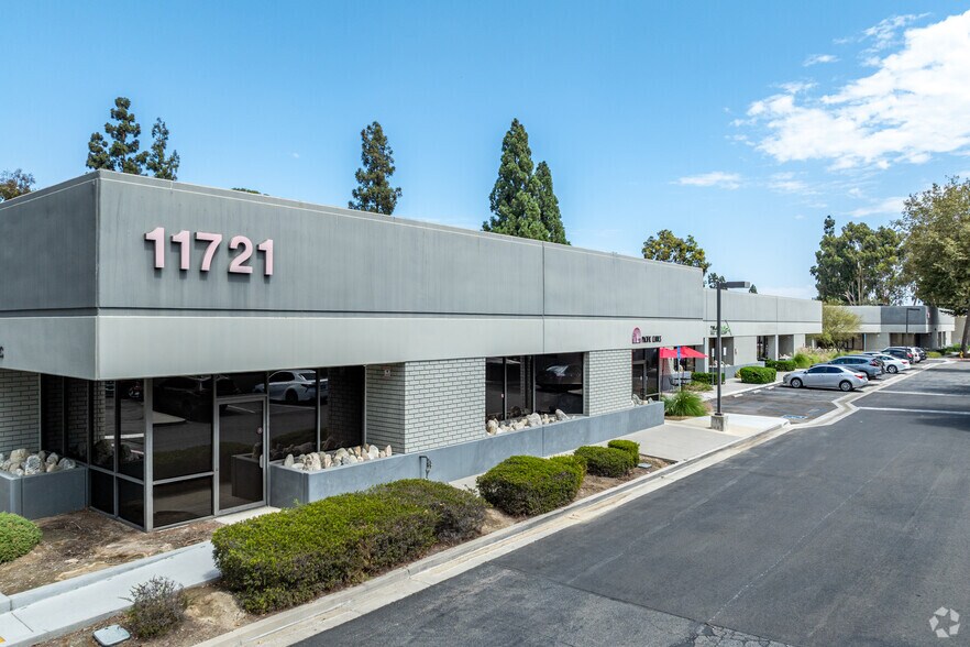 11721 Telegraph Rd, Santa Fe Springs, CA à vendre - Photo de l’immeuble – Image 3 sur 5