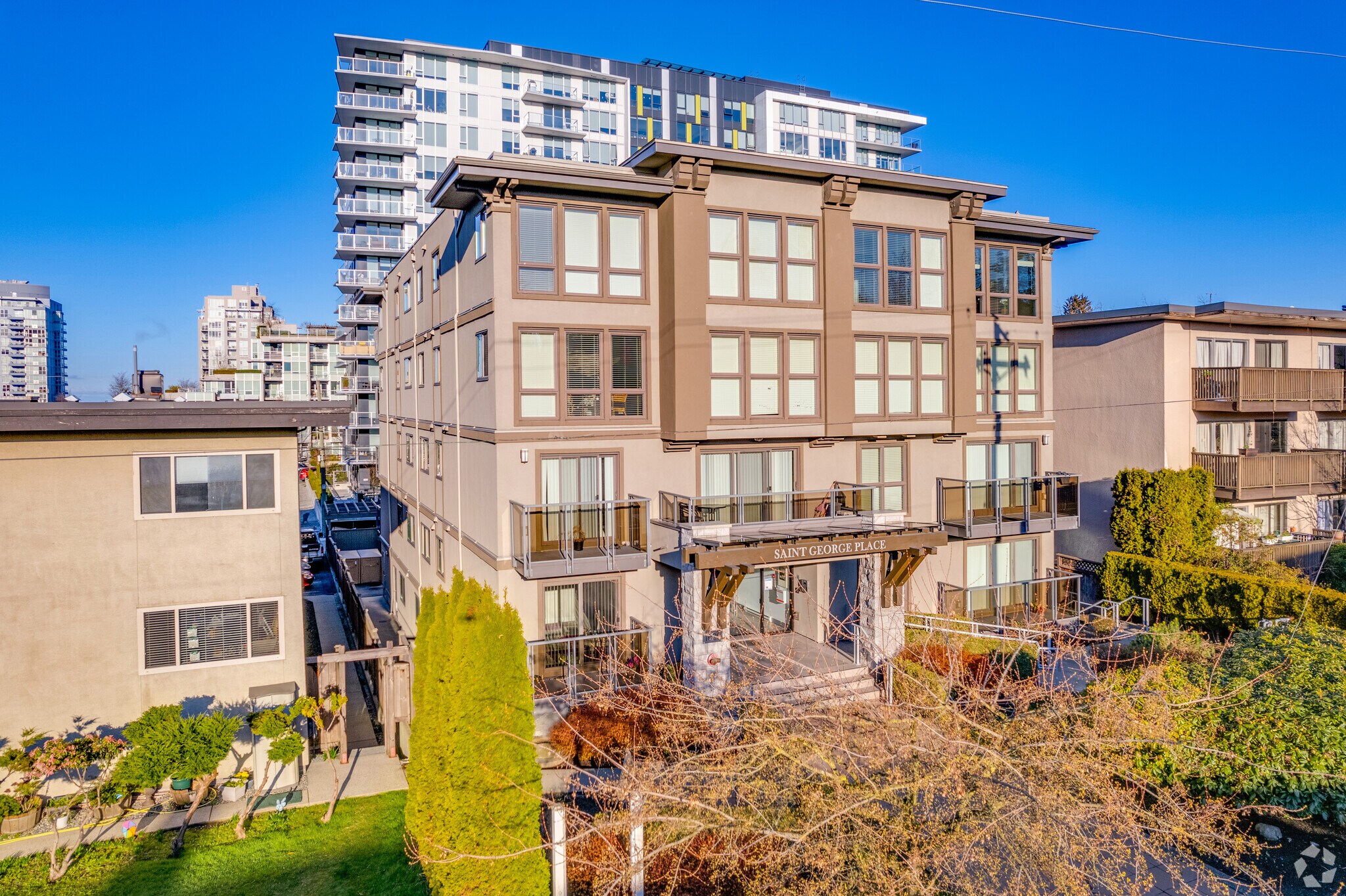 1629 Saint Georges Ave, North Vancouver, BC à vendre Photo principale– Image 1 sur 18