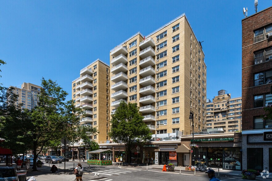 51-61 E 8th St, New York, NY à louer - Photo de l’immeuble – Image 1 sur 2