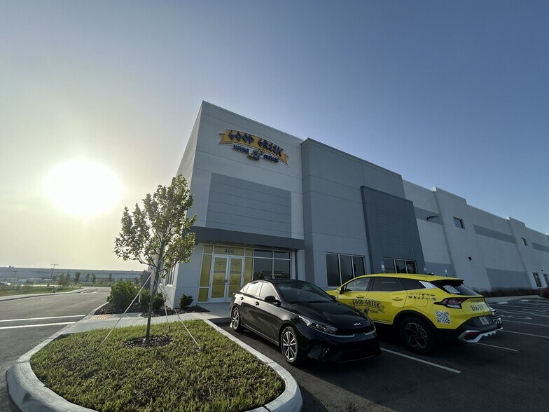 6195 Tri County Commerce Way, Fort Myers, FL à louer - Photo de l’immeuble – Image 2 sur 3