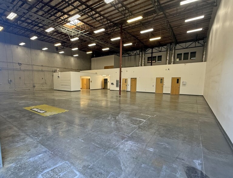 15853 Monte St, Sylmar, CA à vendre - Photo de l’immeuble – Image 3 sur 10