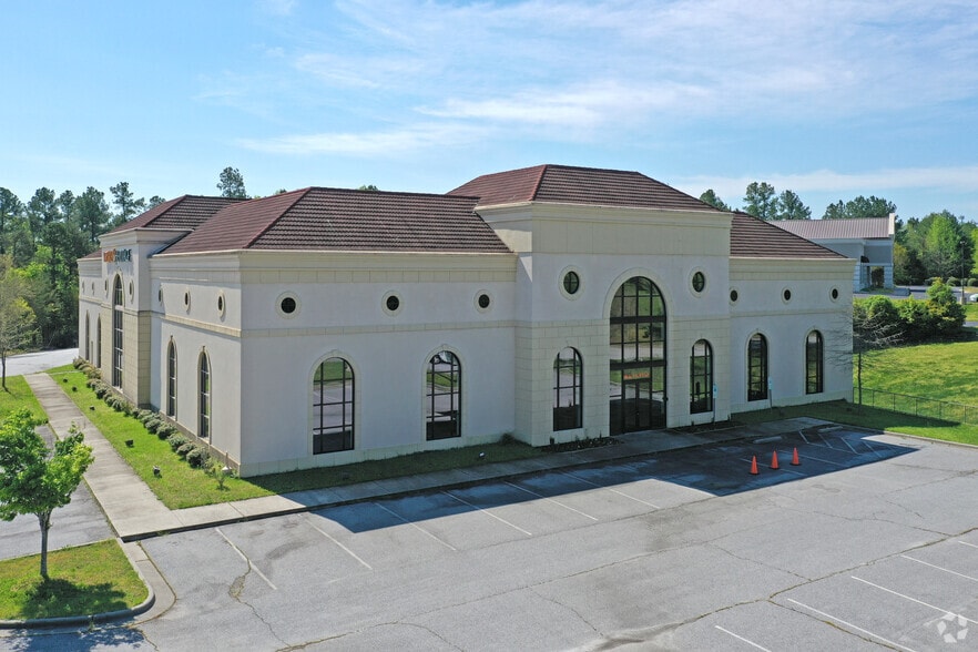 4240 Furniture Ave, Jamestown, NC à vendre - Photo principale – Image 1 sur 10