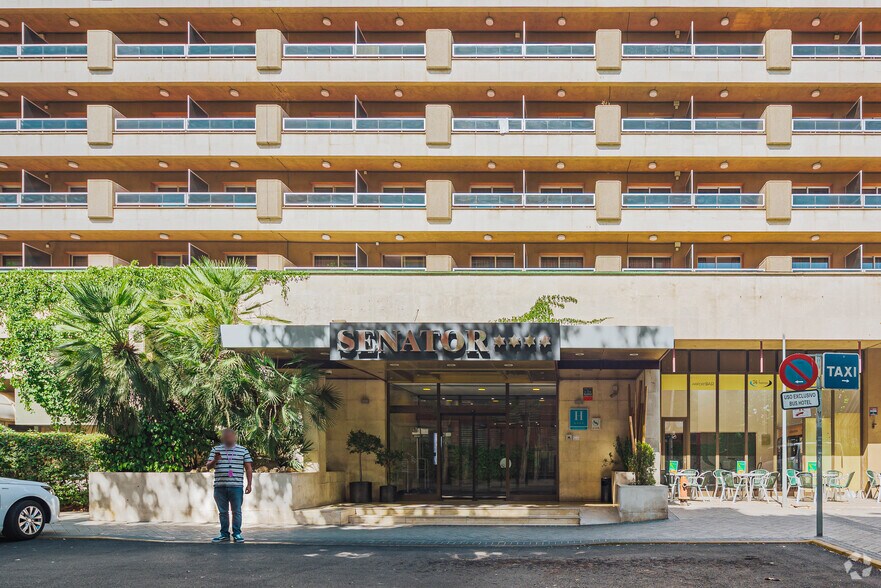 Services hôteliers dans Madrid, Madrid à vendre - Photo de l’immeuble – Image 2 sur 8