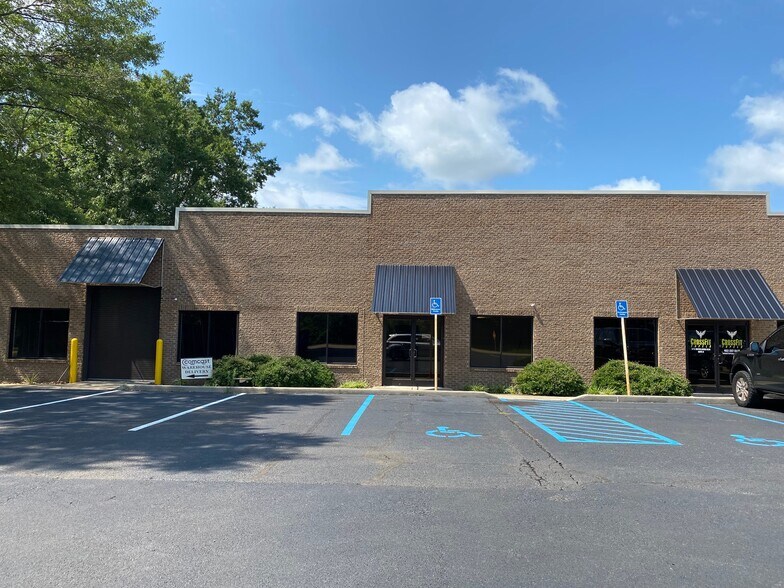 1715 McCullough Blvd, Tupelo, MS à louer - Photo de l’immeuble – Image 1 sur 9