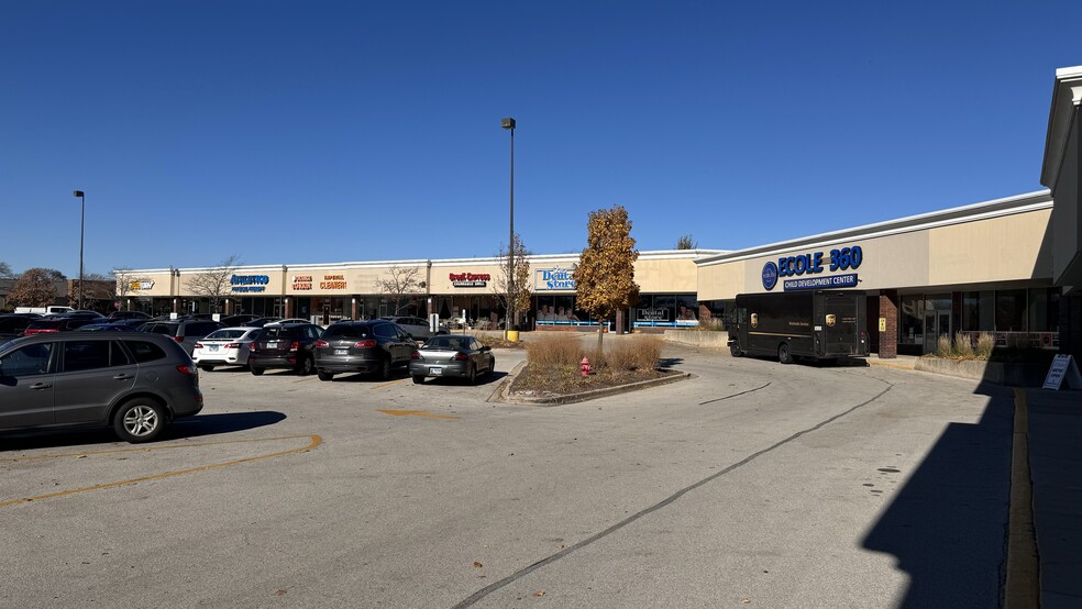 1015-1127 S Roselle Rd, Schaumburg, IL à louer - Photo de l’immeuble – Image 2 sur 8