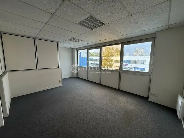 Bureau dans Champs-sur-Marne à louer - Photo de l’immeuble – Image 2 sur 8