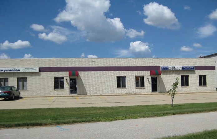 1628 Commerce Pky, Bloomington, IL à vendre - Photo de l’immeuble – Image 3 sur 17