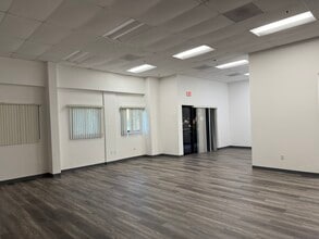 8800-8870 NW 24th Ter, Miami, FL à louer Photo intérieure– Image 2 sur 6